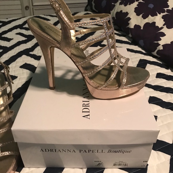 ADRIANNA PAPELL platform heel gold sandals - Picture 4 of 8